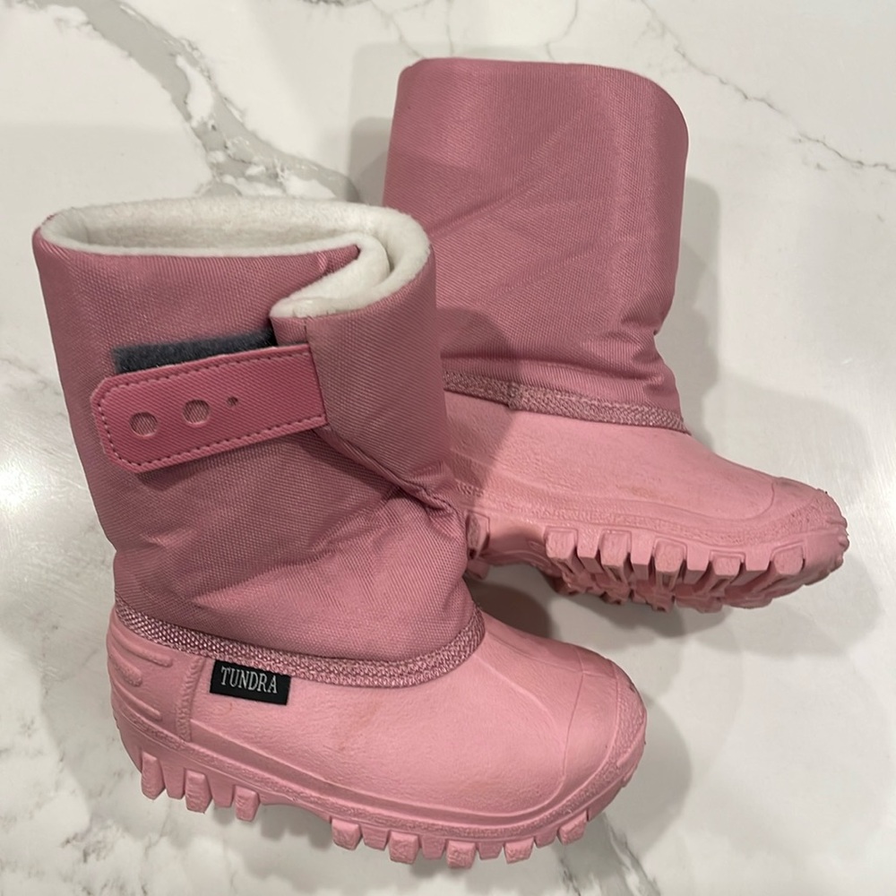 Tundra Girl’s Snow Boots. Size 8 Toddler.